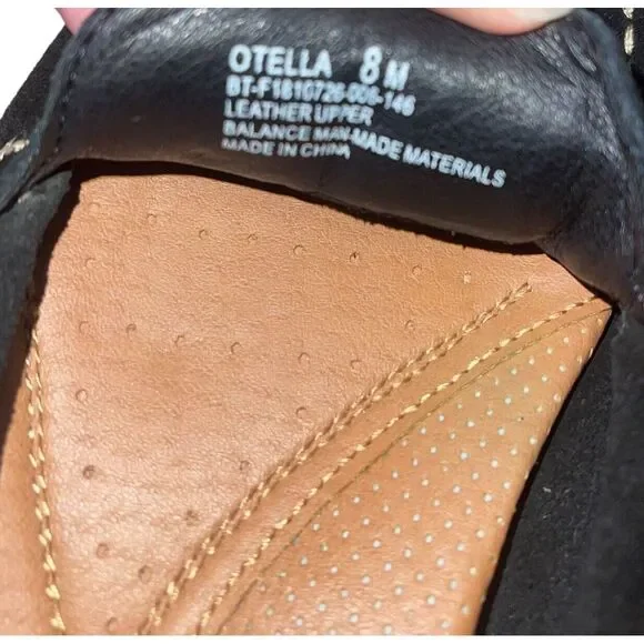 BareTraps Black Flats with Red Floral Embroidery - Picture 6 of 8